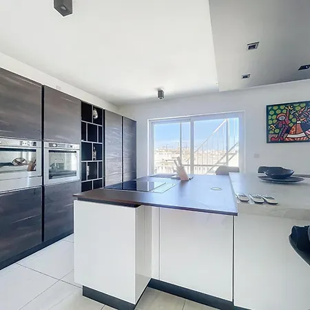 Seaview Duplex With Infinity Pool *